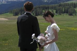 恋情公开！日本国脚佐野海舟与模特结婚，此前球员曾深陷性侵丑闻