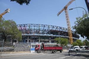 还没修好！世体：巴萨向欧足联申请欧冠首轮客场进行暂未收到答复