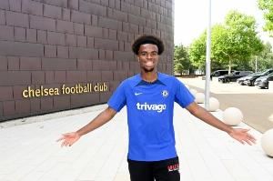 记者：楚克乌梅卡随时准备飞往德国，接受多特的体检