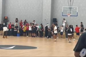 这个视角瞧瞧~媒体人晒詹姆斯连续三投打铁视频：嗯……有风 有风