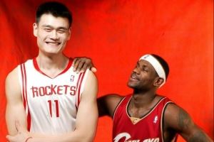 詹姆斯+姚明能拿冠军吗？杨毅：当然能 当年大姚不虚冠军湖人内线