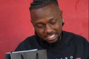 脸胖了一圈😱32岁国足归化费南多晒视频，拿下iPhone17 promax