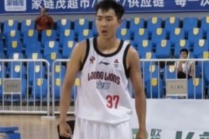 全力以赴！逄砚钧的强硬球风奠定了广州龙狮攻防两端的底气💪