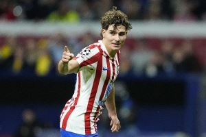 世体:巴萨考虑接替莱万的人选,最被看好的是阿尔瓦雷斯