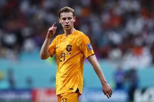 德容:球员站位不佳导致进攻运转不畅,想赢世界杯就还须改善很多